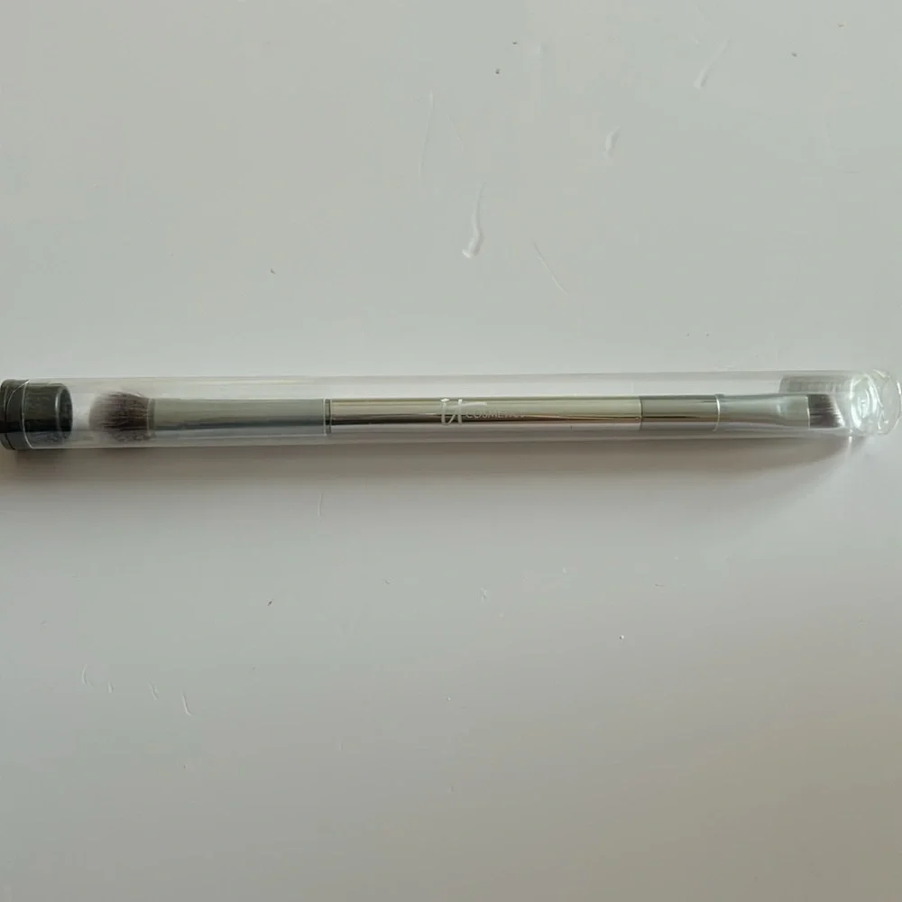 It Cosmetics All Over Shadow / Angled Liner Brush (Sealed in tube) SEALE…